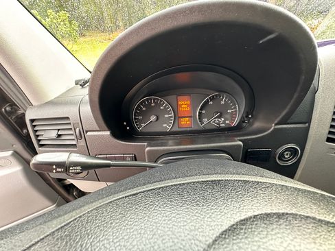 Used 2018 Mercedes-Benz Sprinter 2500 image 9