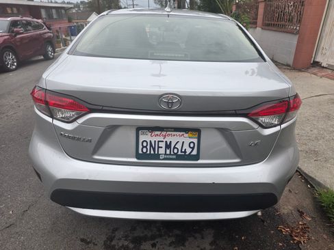 Used 2020 Toyota Corolla LE image 2