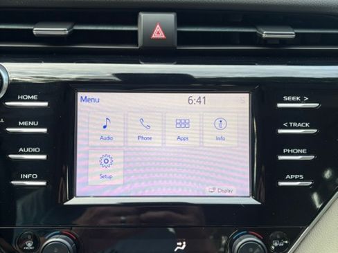 Used 2018 Toyota Camry XLE FWD image 10