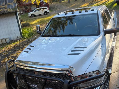 Used 2015 RAM 3500 Laramie Longhorn image 4