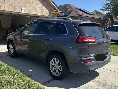 Used 2016 Jeep Cherokee Latitude w/ Cold Weather Group image 4