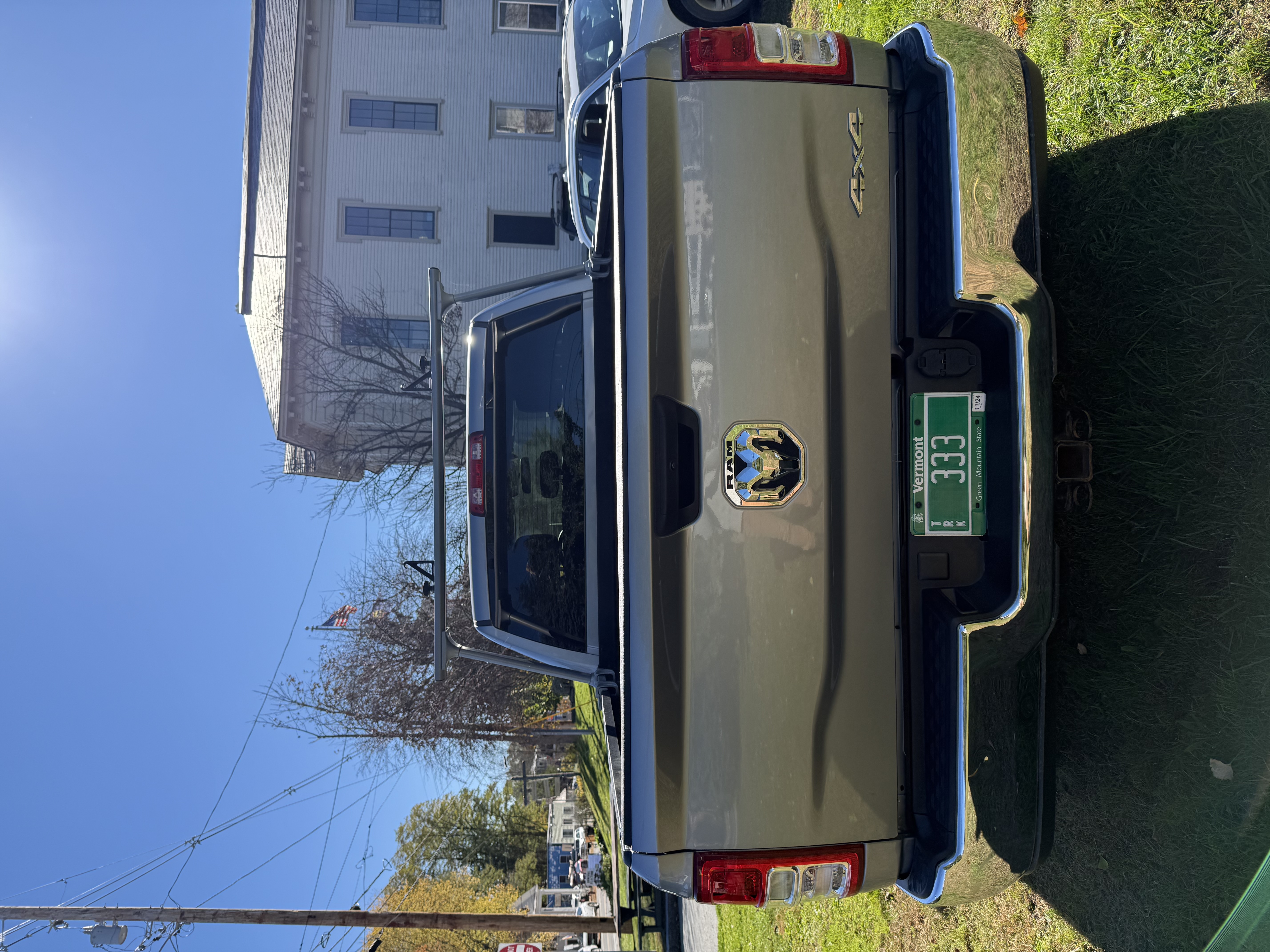 Used 2022 RAM 2500 Tradesman w/ Chrome Appearance Group AWD/4WD image 5