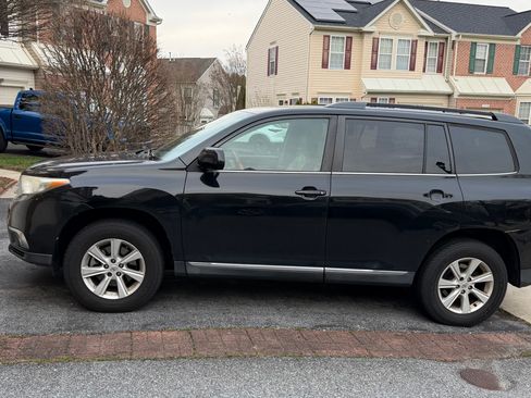 Used 2011 Toyota Highlander Limited w/ Tech Pkg image 9