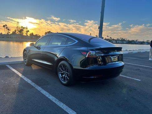 Used 2018 Tesla Model 3 Long Range image 4