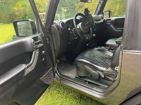 Used 2018 Jeep Wrangler Sport image 18