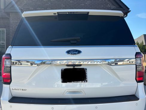 Used 2021 Ford Expedition Limited image 4