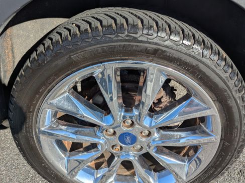 Used 2015 Ford Escape SE w/ SE Chrome Package image 10