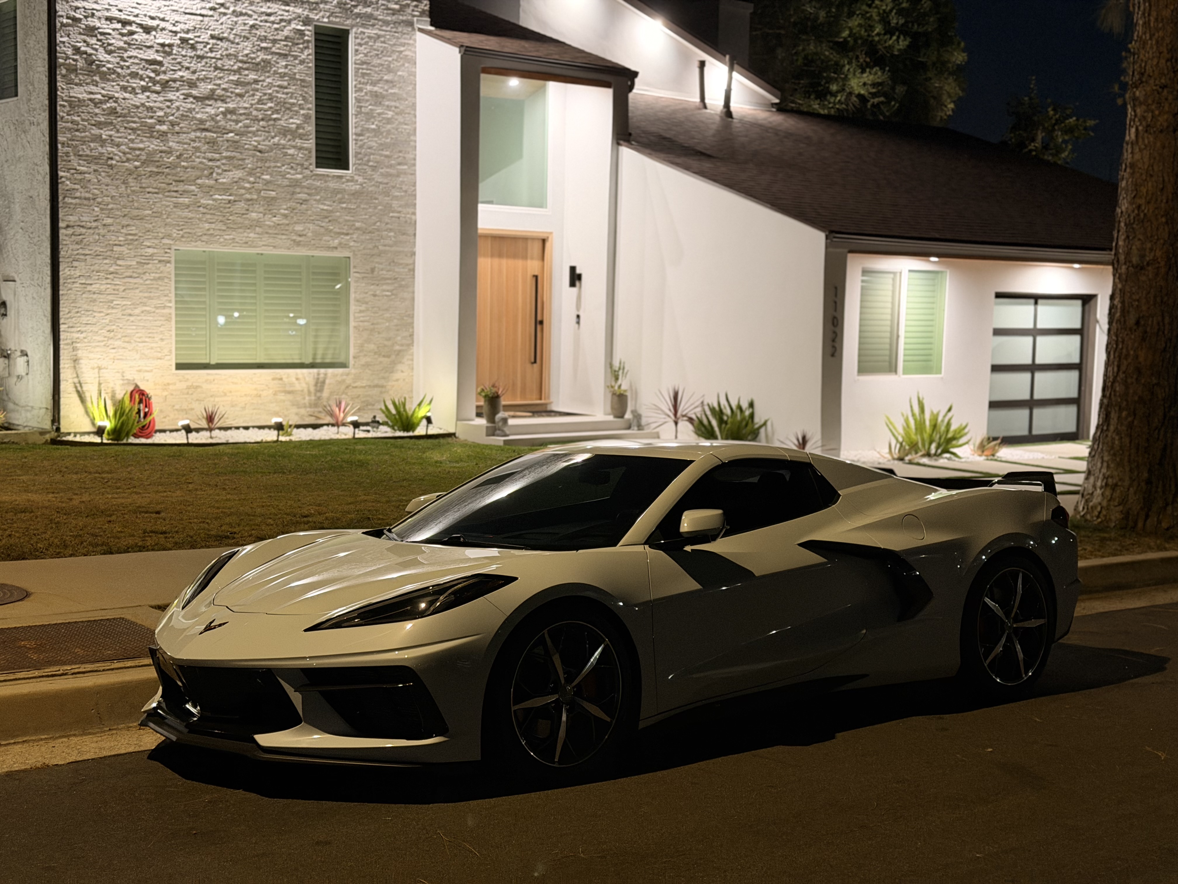 Used 2021 Chevrolet Corvette Stingray Premium Conv w/ Z51 Performance Package RWD image 2