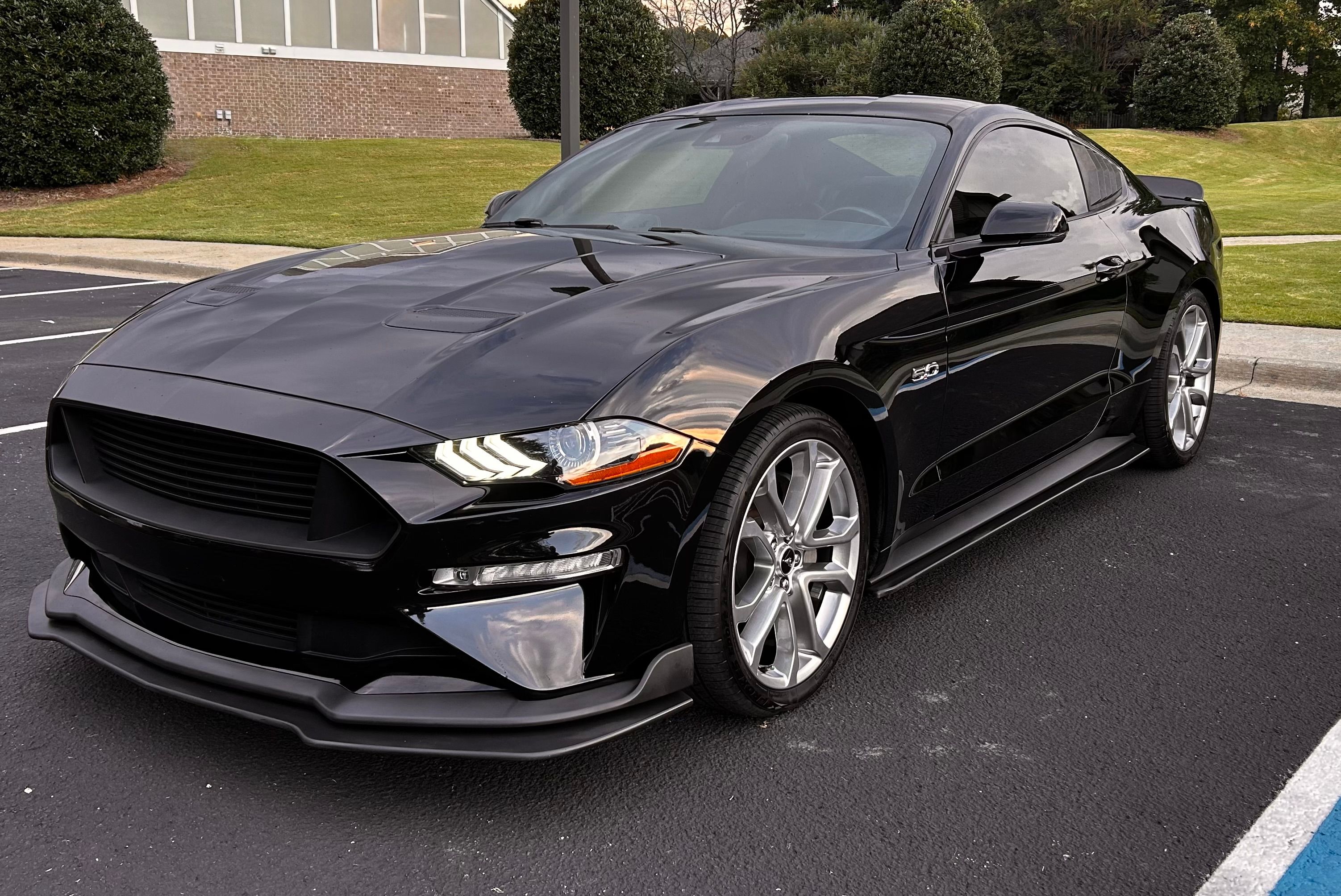 Used 2020 Ford Mustang GT Premium w/ Equipment Group 401A RWD image 1