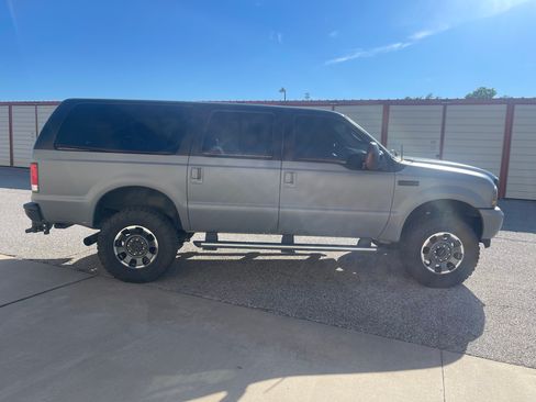 Used 2004 Ford Excursion Limited AWD/4WD image 6