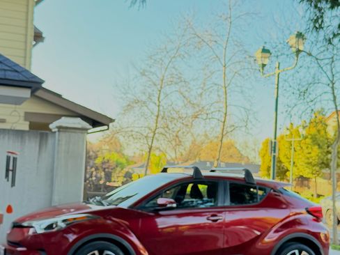 Used 2019 Toyota C-HR XLE image 2