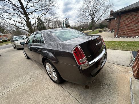 Used 2014 Chrysler 300 AWD w/ Driver Convenience Group image 9