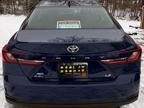 Used 2025 Toyota Camry LE w/ Convenience Package image 10