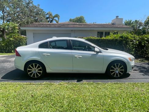 Used 2017 Volvo S60 T5 Inscription FWD image 1