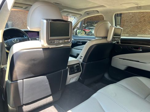 Used 2013 Lexus LS 460 L w/ Preferred Accessory Package RWD image 17