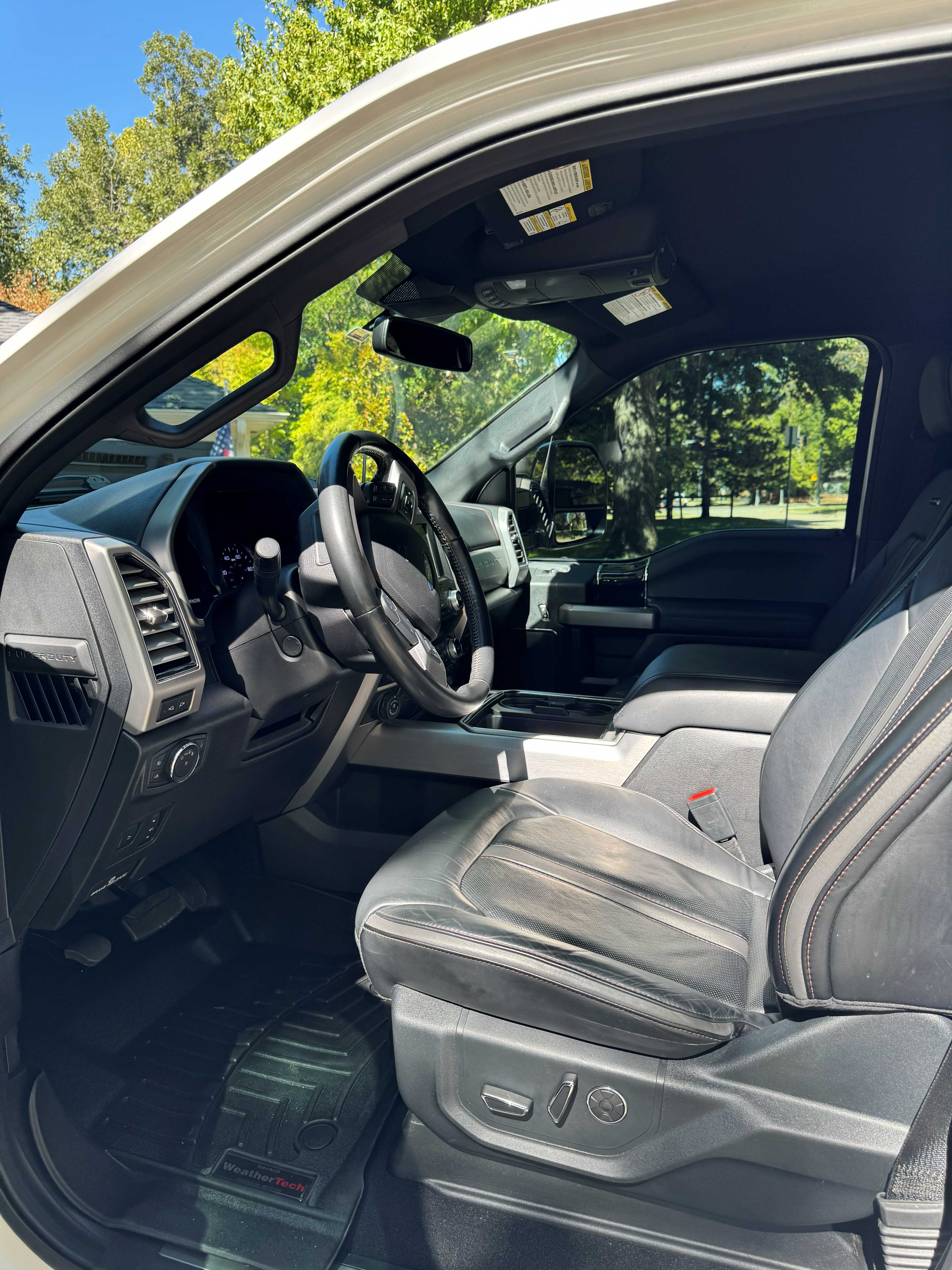 Used 2020 Ford F250 Platinum w/ FX4 Off-Road Package AWD/4WD image 12