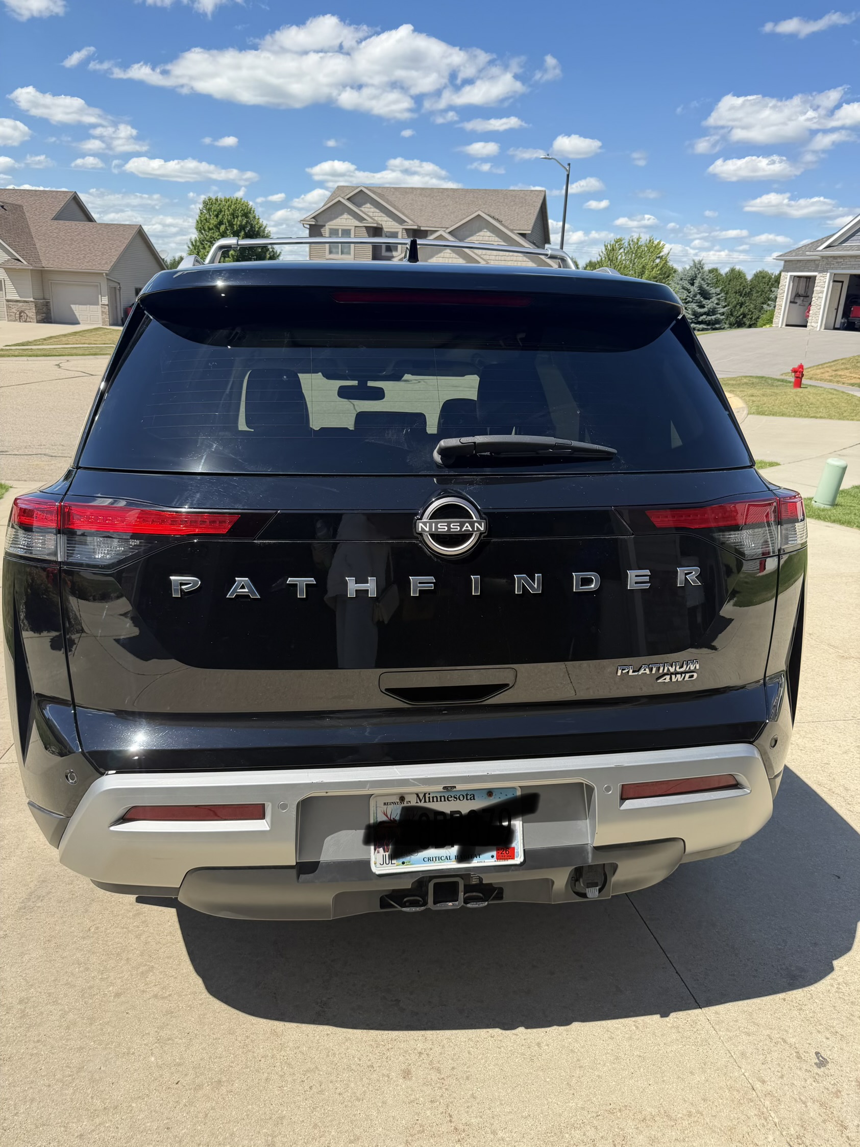 Used 2022 Nissan Pathfinder Platinum w/ Cargo Package AWD/4WD image 2
