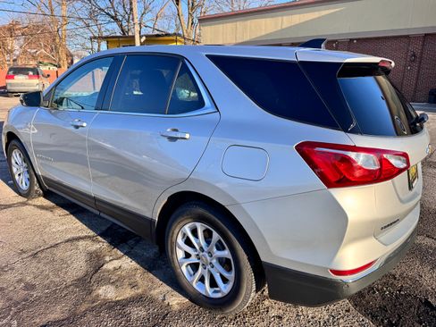 Used 2019 Chevrolet Equinox LT w/ Driver Convenience Package image 10