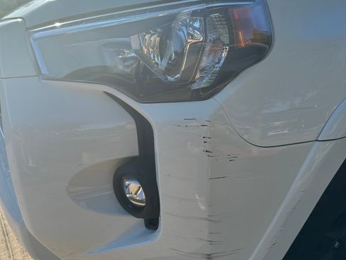 Used 2022 Toyota 4Runner SR5 Premium w/ Moonroof Package RWD image 9