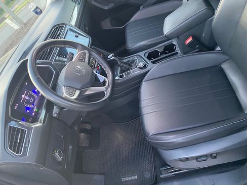 Used 2022 Volkswagen Tiguan SE image 17