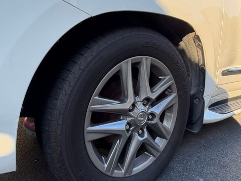 Used 2014 Lexus LX 570 4WD image 16