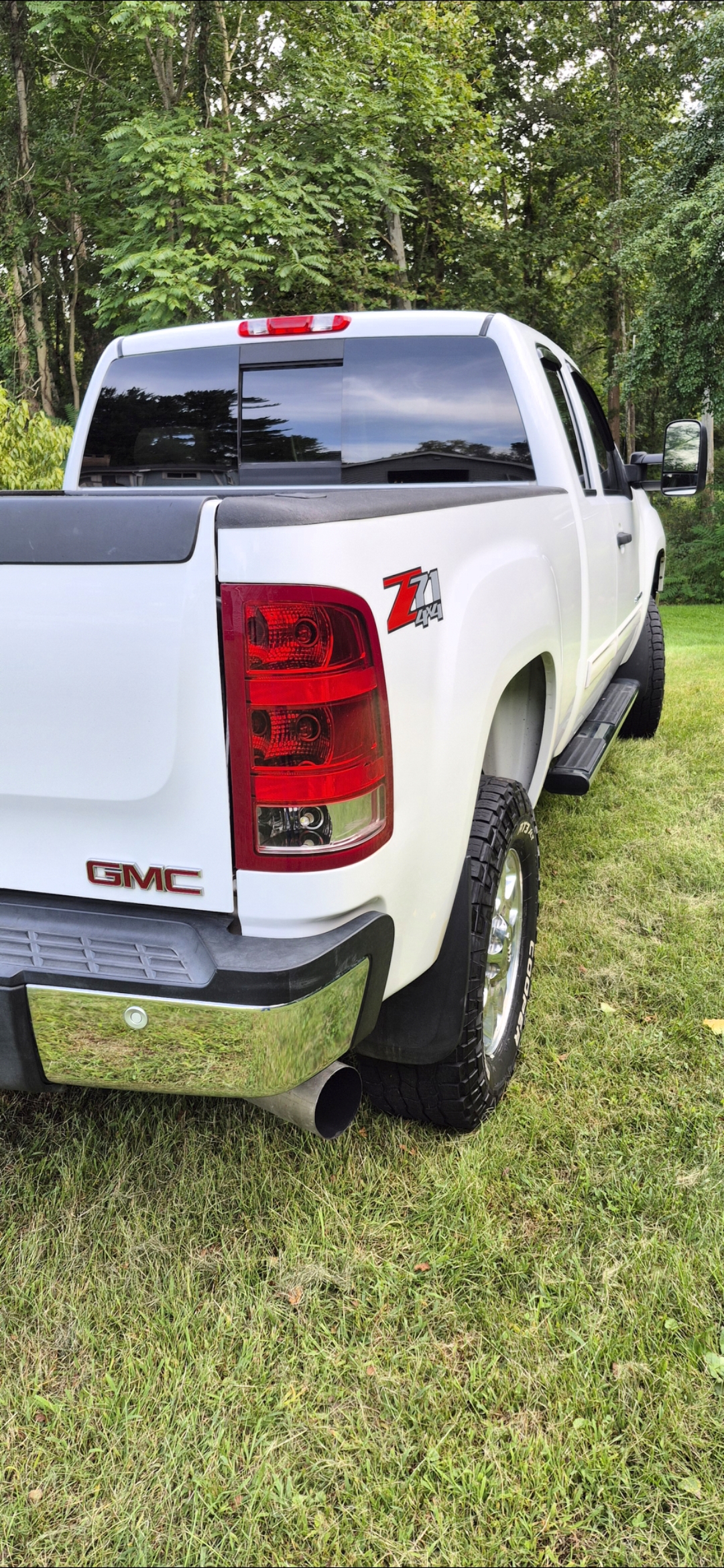 Used 2011 GMC Sierra 2500 SLE w/ SLE Preferred Package AWD/4WD image 6