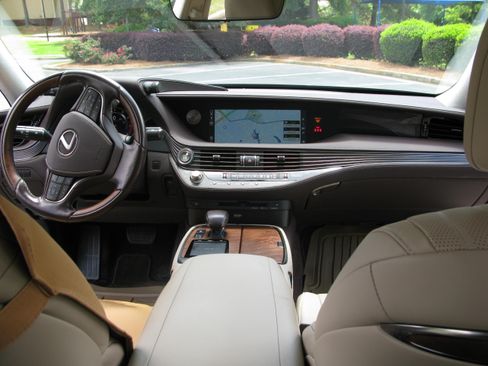 Used 2018 Lexus LS 500 w/ Interior Upgrade Package image 11