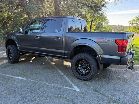 Used 2018 Ford F150 Platinum w/ Equipment Group 701A Luxury image 6