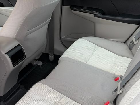 Used 2013 Toyota Camry LE image 9