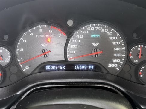 Used 2000 Chevrolet Corvette Convertible w/ Memory Pkg image 2