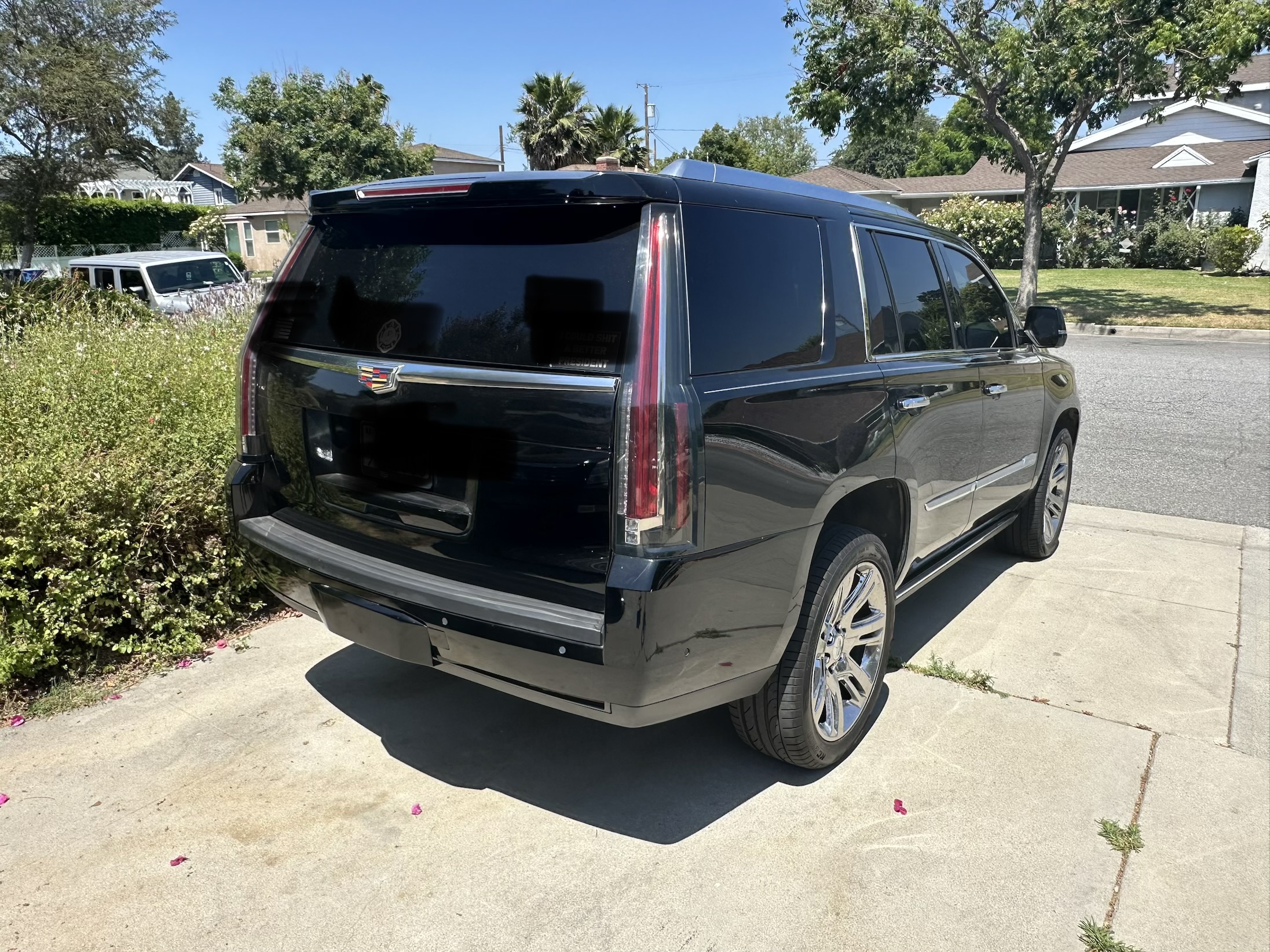 Used 2017 Cadillac Escalade Premium Luxury RWD image 5
