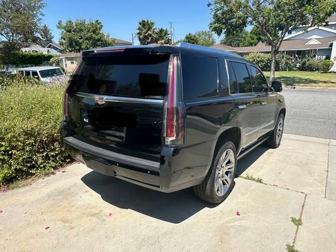 Used 2017 Cadillac Escalade Premium Luxury RWD image 5