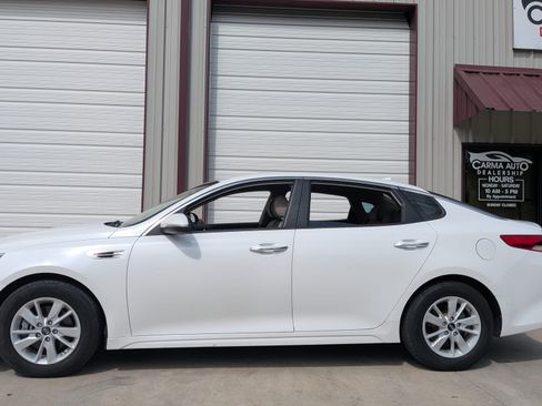 Used 2017 Kia Optima LX FWD image 9