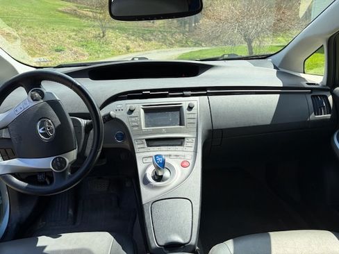 Used 2014 Toyota Prius Four FWD image 9