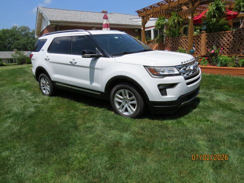 Used 2018 Ford Explorer XLT w/ Equipment Group 202A AWD/4WD image 1