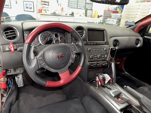Used 2014 Nissan GT-R Black Edition image 2