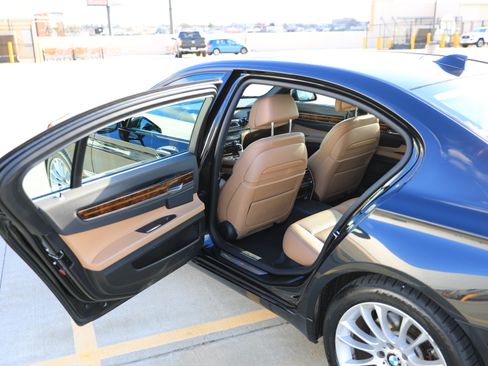Used 2015 BMW 740Ld xDrive image 12