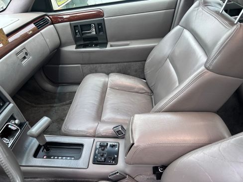 Used 1993 Cadillac Seville FWD image 15