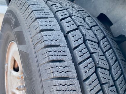 Used 2018 Chevrolet Express 2500 Extended Van 3D image 15