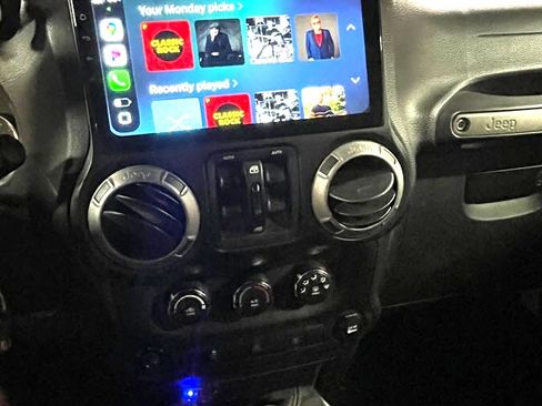 Used 2017 Jeep Wrangler Unlimited Sport image 16