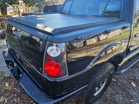 Used 2005 Ford Explorer Sport Trac XLT image 8