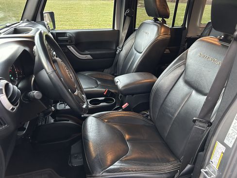 Used 2016 Jeep Wrangler Unlimited Sahara w/ Connectivity Group image 21