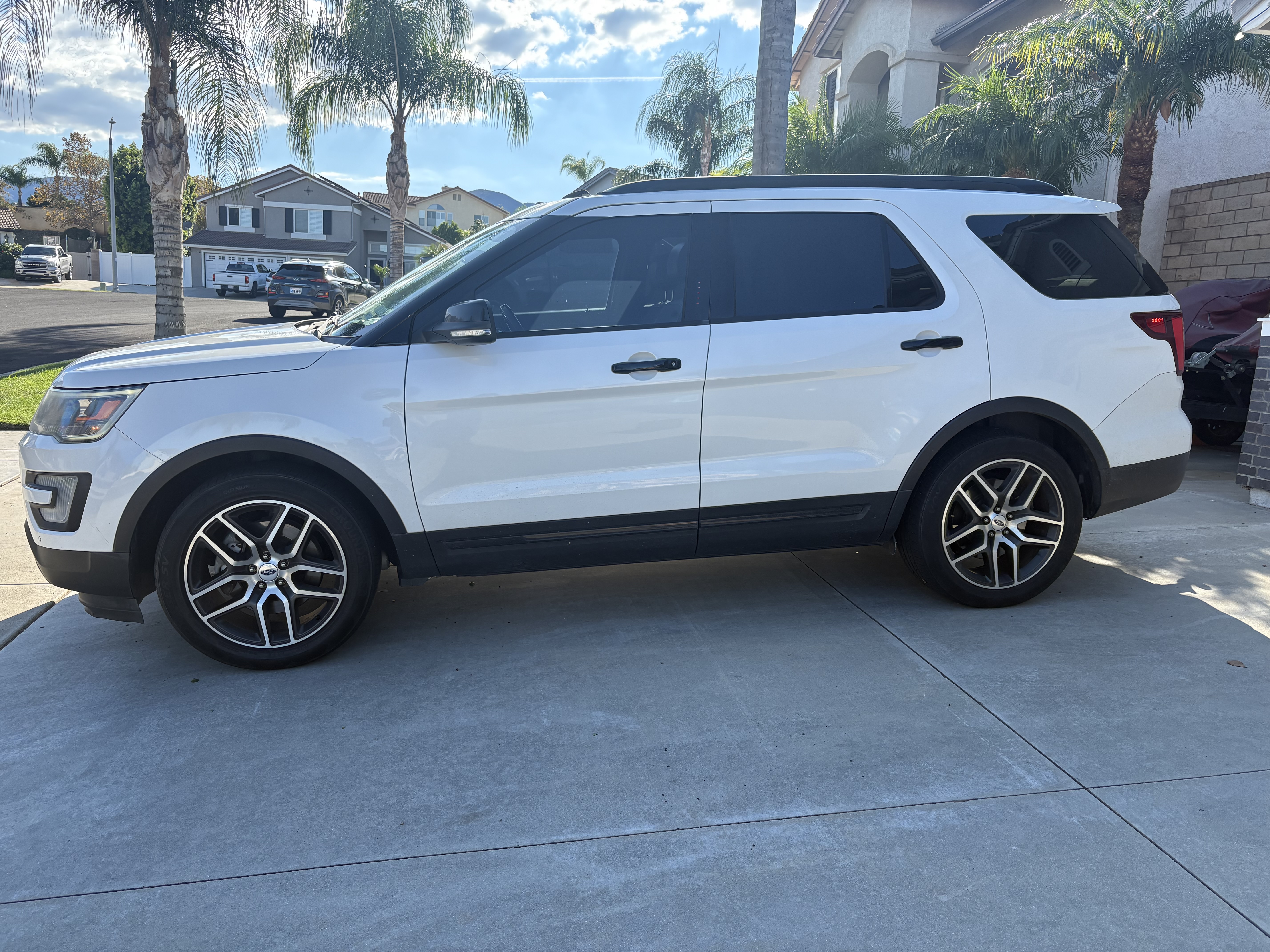 Used 2017 Ford Explorer Sport w/ Equipment Group 401A AWD/4WD image 4