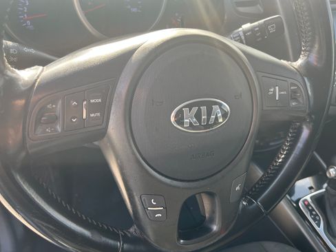 Used 2013 Kia Soul + w/ Audio Pkg FWD image 21