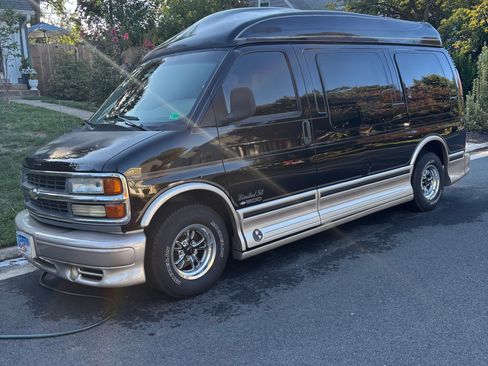 Used 1999 Chevrolet Express 1500 w/ Convenience Pkg RWD image 1