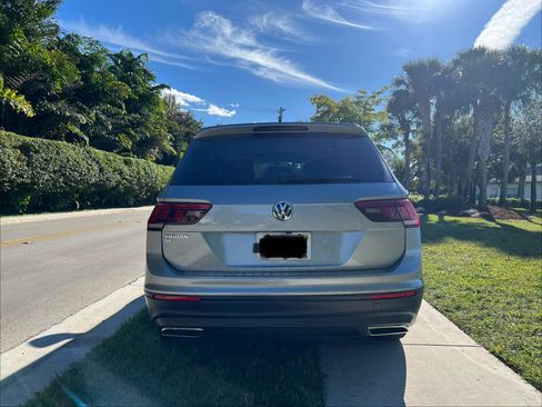 Used 2019 Volkswagen Tiguan SE w/ Panoramic Sunroof Package image 8
