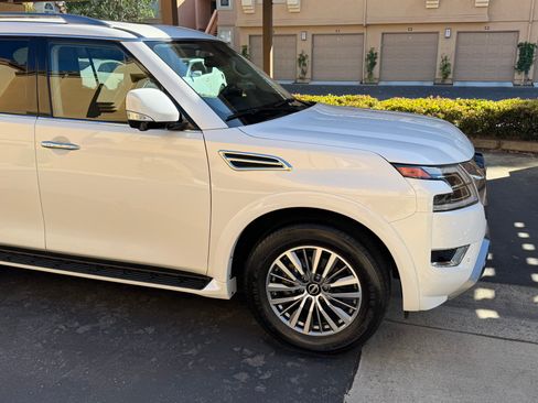 Used 2023 Nissan Armada SL image 6