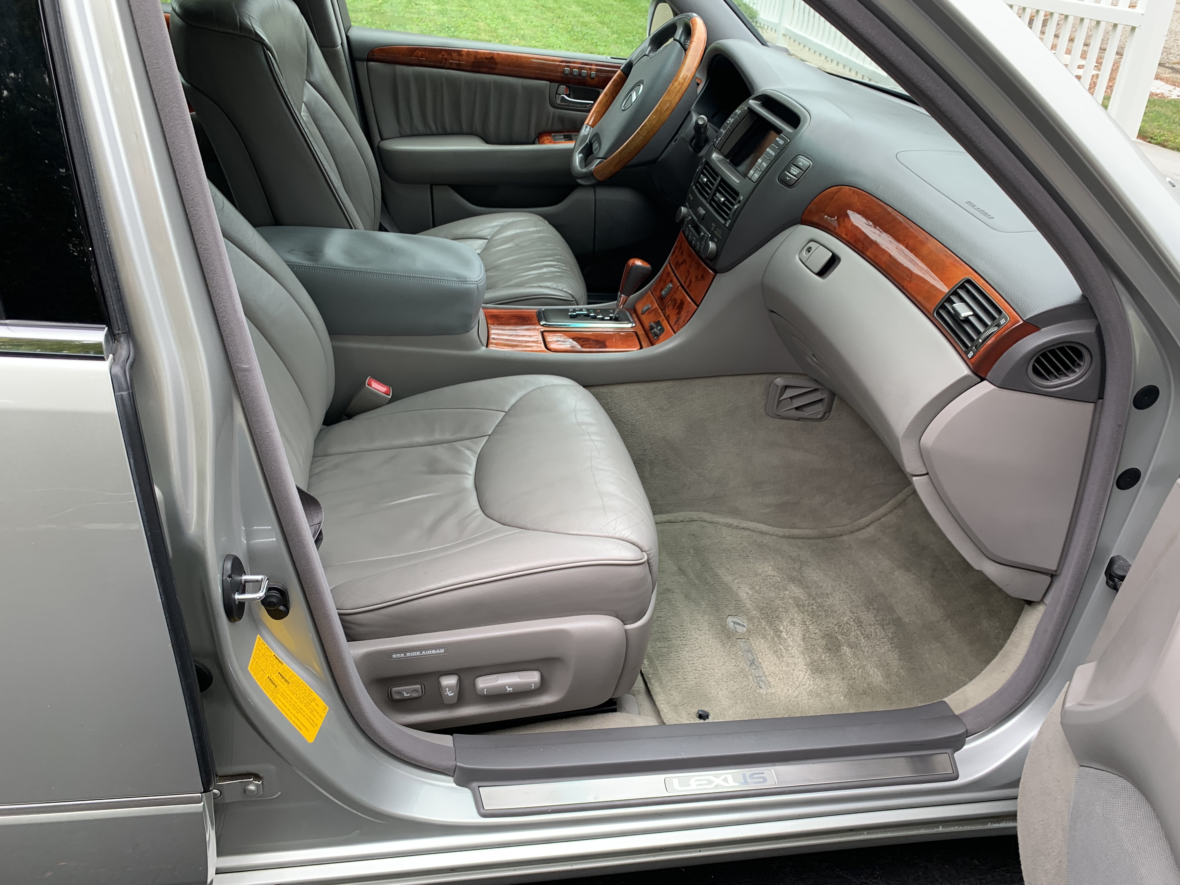 Used 2002 Lexus LS 430 w/ Navigation/Mark Levinson Pkg RWD image 9