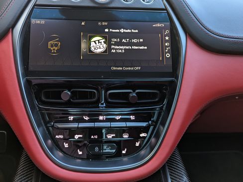 Used 2021 Aston Martin DBX AWD/4WD image 24