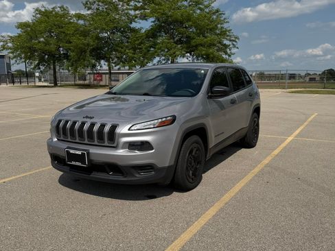 Used 2015 Jeep Cherokee Sport FWD image 1